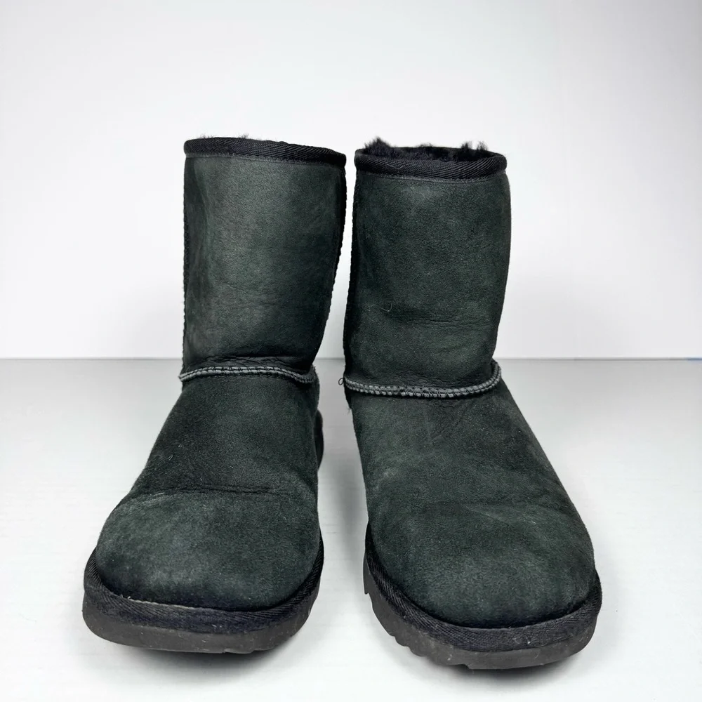 UGG Classic Short II Boots Black Suede Sz 5Y/W7